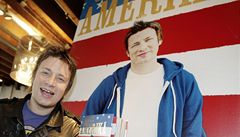]Jamieho Amerika. Britský televizní éfkucha Jamie Oliver si rychle dokázal získat píze amerických divák a tená. 